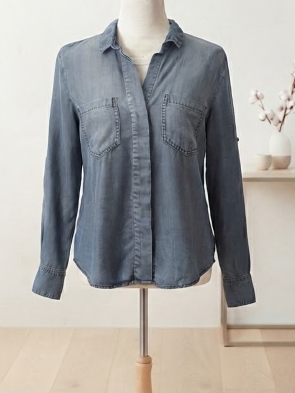 Anthropologie Cloth & Stone Grey Split-Back Chambray Shirt